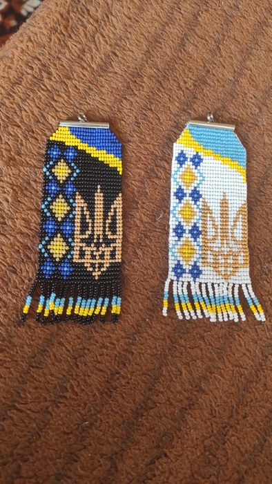 Патріотичні підвіски в авто