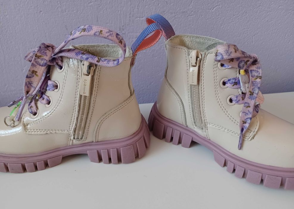 Lakierowane botki dziewczęce