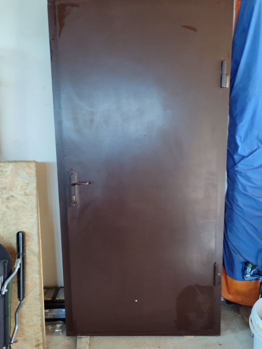 Продам двери металические