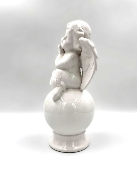 Figura anioł na kuli, biała figura do domu, dekoracja do domu, prezent