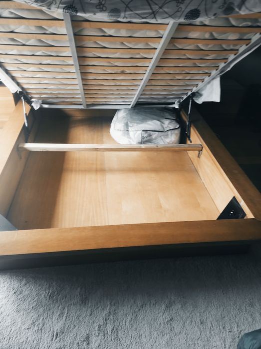 Cama de casa+ baús+candeeiros.