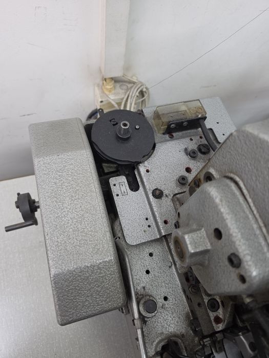 Máquina casear de olhal