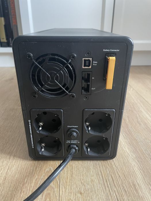 UPS apc back-ups 2200va