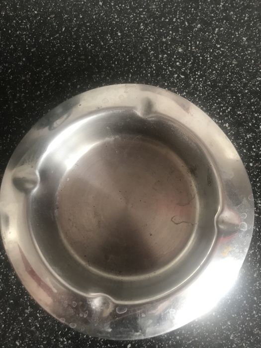 Продам пепельницу .