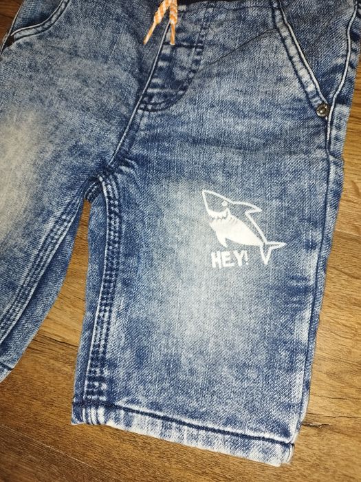 Krótkie spodenki 3/4 dla chłopca jeansowe R.98/104