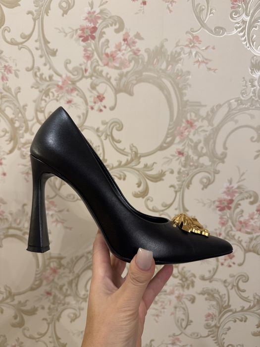 Туфлі    Versace