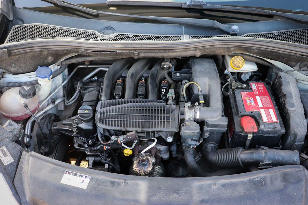 Peugeot 208  | 1.2 VTi |  2013