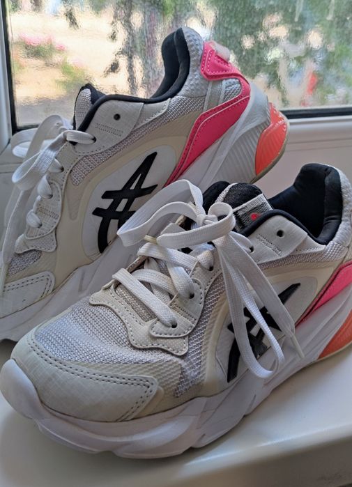 Кросівки жіночі ASICS