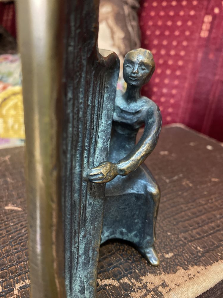 Brąz figura artystki Luise Kött Gärtner Harfistka Wrocław Stare Miasto