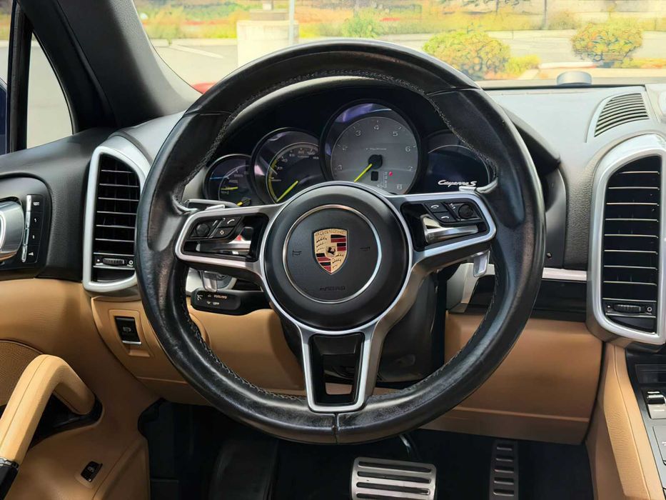 Porsche Cayenne Hybrid      2016