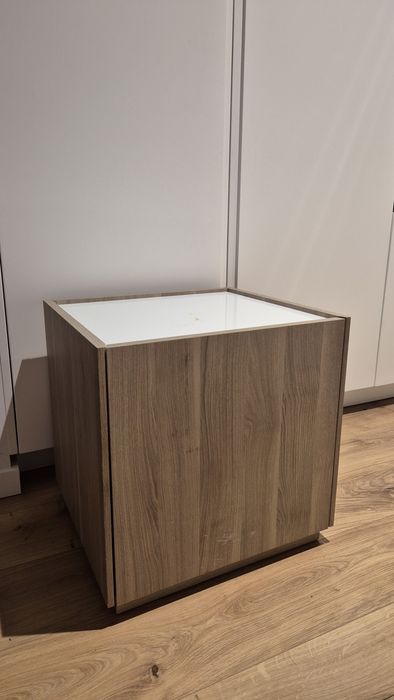 2 mesas de cabeceira ikea