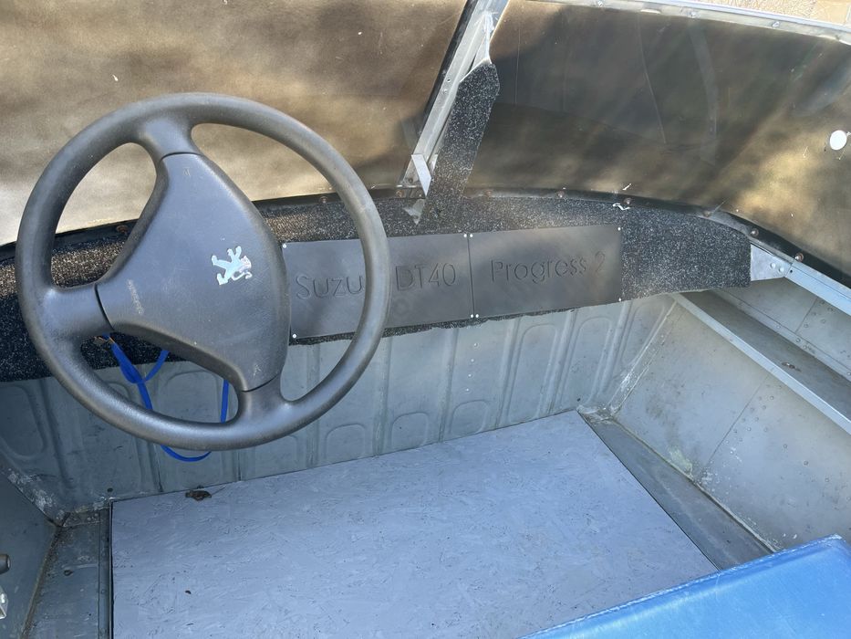 Моторний човен Прогрес 2 в хорошому стані