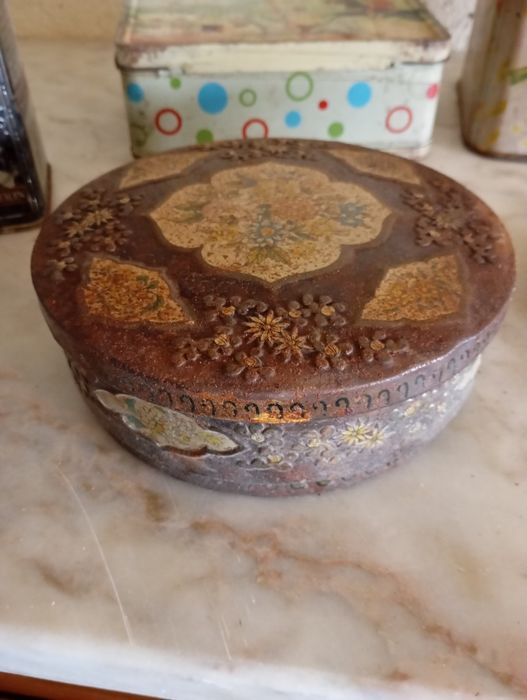 20 caixas metálicas antigas