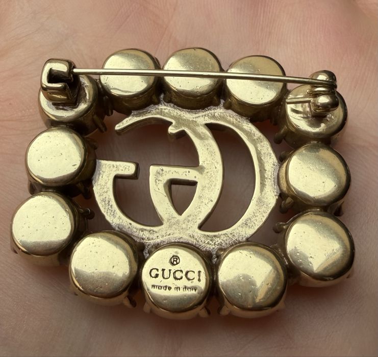Broszka Gucci stare złoto z perełkami