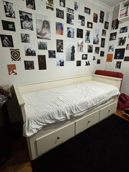 Cama dupla com arrumação – branca