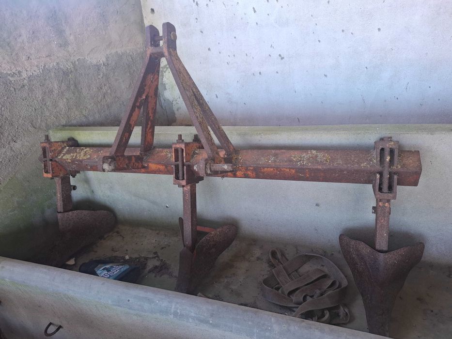 Abre regos 1.70 m, tem 46 cm entre pontos de engate