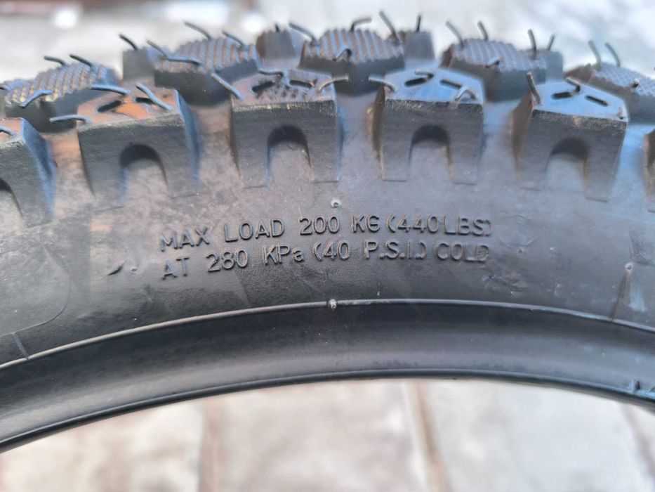 Шина 3.00-18 з камерою Тайвань на Минск шипована