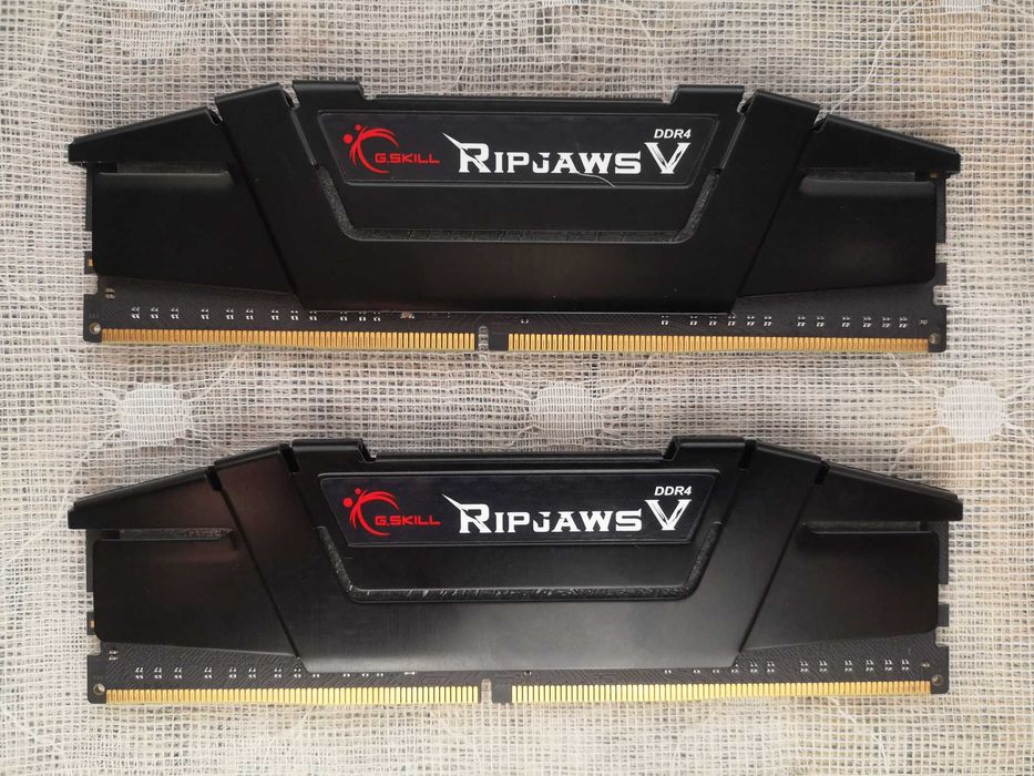 G.Skill Ripjaws V Black 16 Gb (2x8Gb) 3200 MHz (F4-3200C16D-16GVKB)