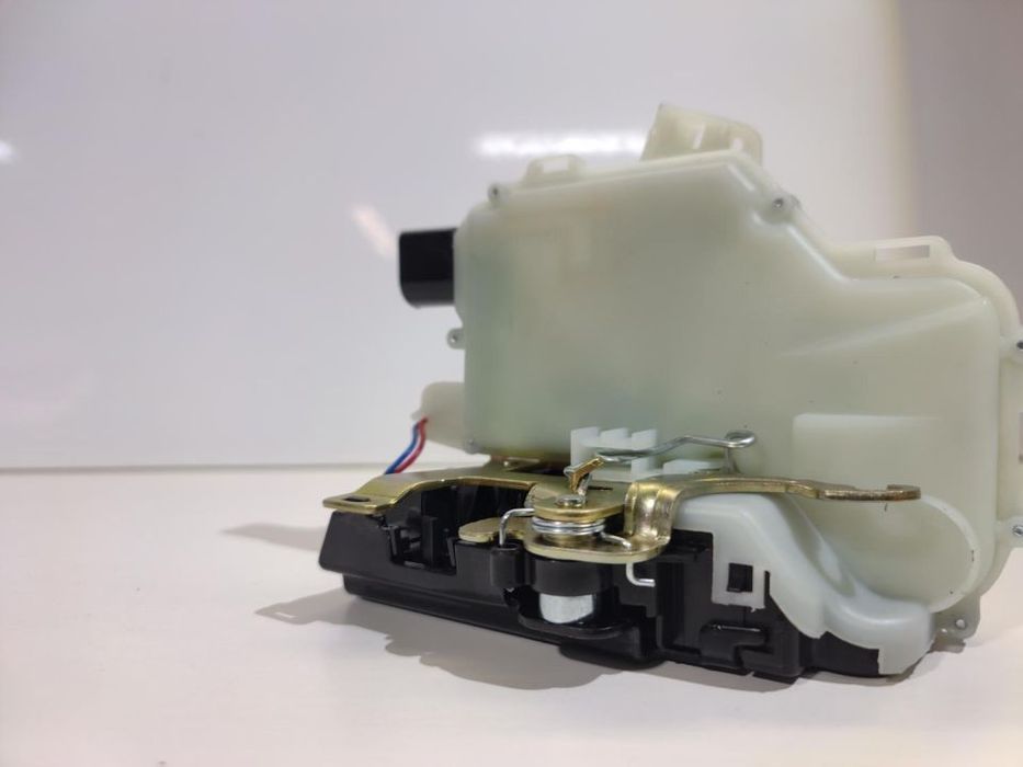 Fechadura Nova VW Porta Traseira Esq Passat B5 Bora  Golf IV