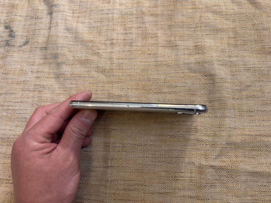 Продам Iphone XS