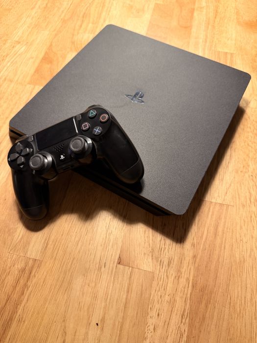 Vendo Playstation 4 + Comando (tudo operacional)