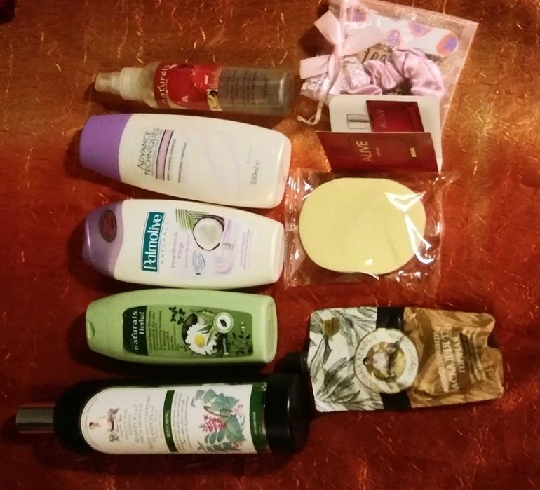 zestaw 8 elementów unikatowe kosmetyki Avon Boss Palmolive Agafia