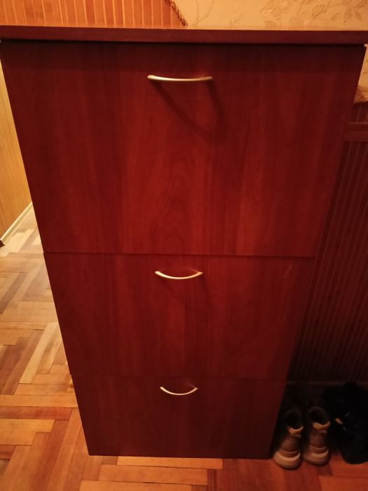 Тумбочка під взуття