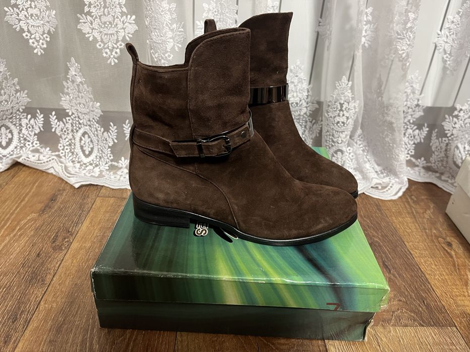 Жіноче взуття. Черевички.