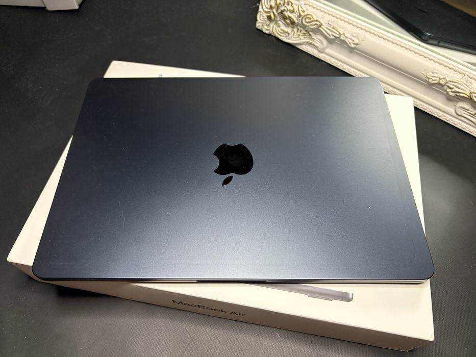 MacBook M2 8/256