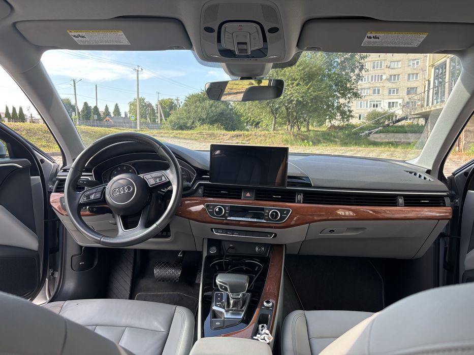 Audi a 4 B 9  2020 року