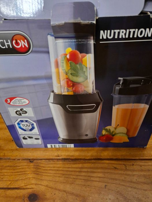 Nutrition mixer  700 W do przygotowania szejków. blender kielichowy