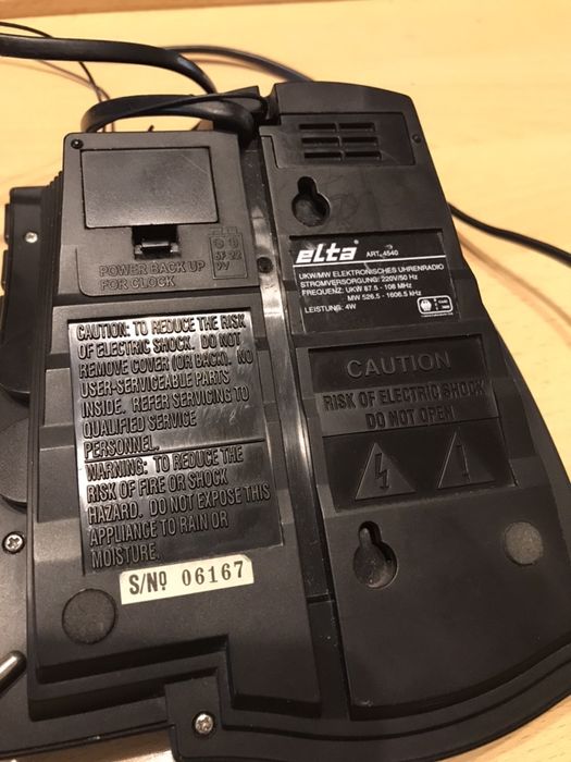 Часы с приемником и будильником Elta