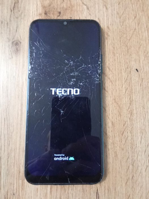 Продам Телефон Техно Спарк 6 го