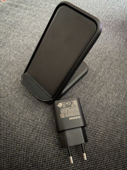 Samsung EP N5200 ladowarka bezprzewodowa 15W z wentylatorem