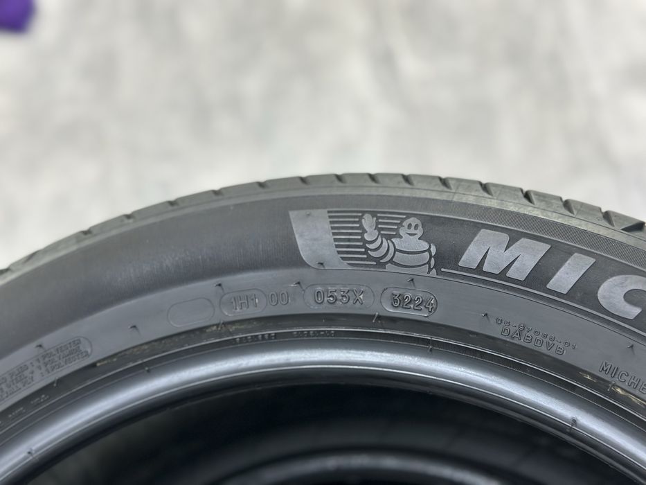 Літні шини Michelin e•Primacy 235/50 R20 104V