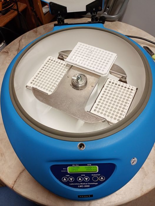 Wirówka laboratoryjna MLC 300