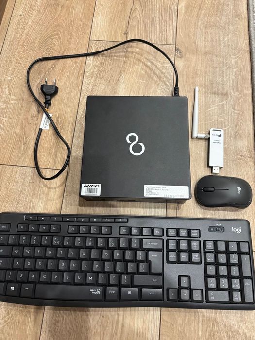 Komputer Fujitsu Esprimo Q558, i6-8400, 32 GB RAM, 100% sprawny