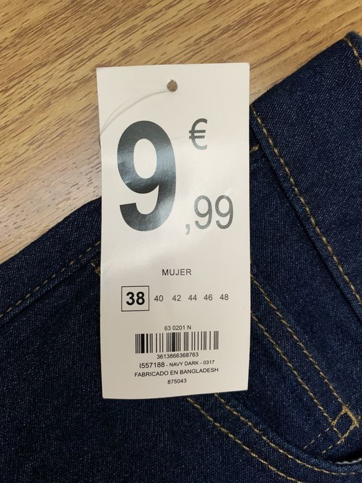 Новые женские джинсы.