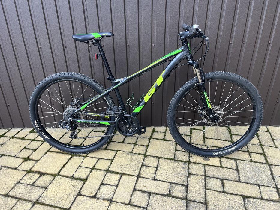 Велосипед GT Aggressor Sport.