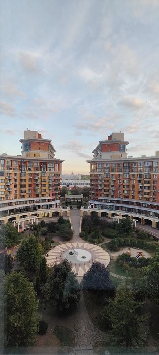 Подобово вул. Юлії Здановської 71г  поряд Інститут Раку