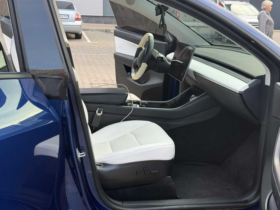 Tesla Model Y 2020