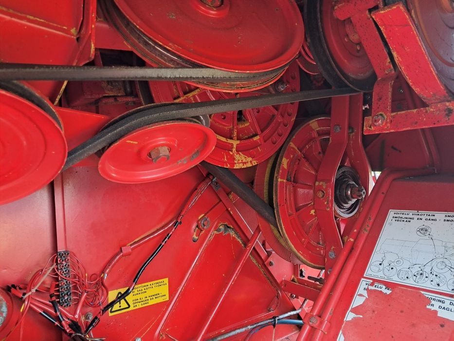 Комбайн Massey Ferguson 330!