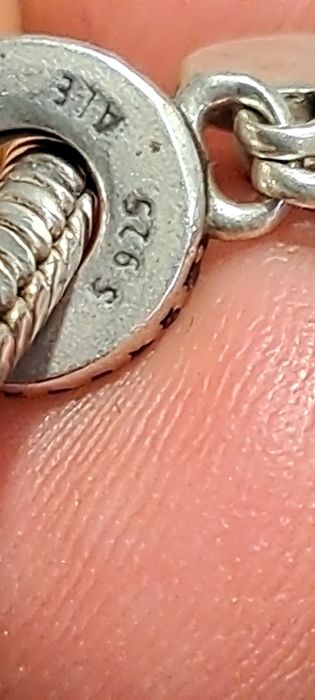 Pulseira coração Pandora em prata.