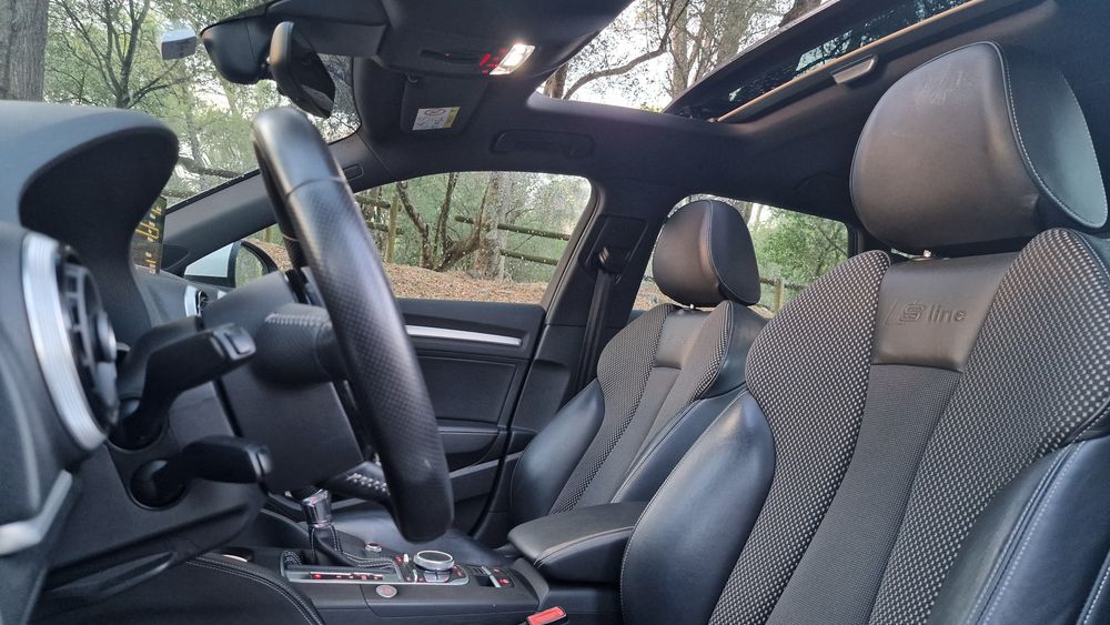 Audi A3 e-tron S-line muitos extras e estimado