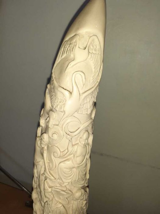 Corno decoração trabalhado, imitação marfim