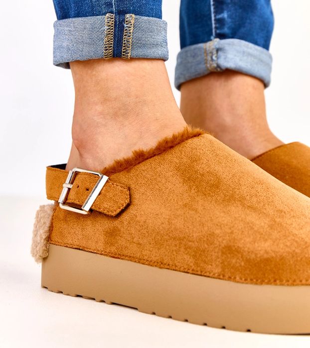 Brązowe zabudowane kapcie ze sprzączką Berley