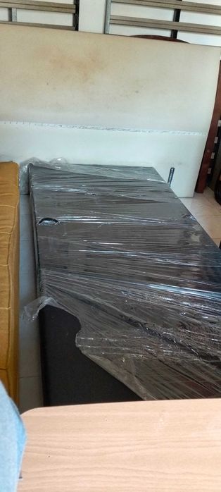 Cama com cabeceira
