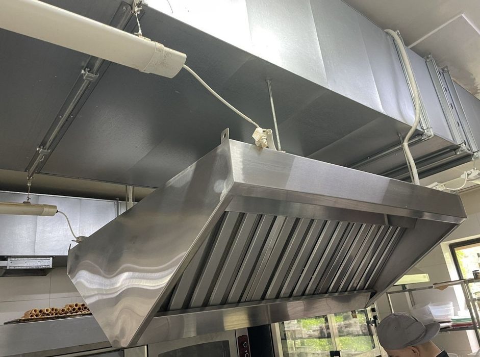 Витяжка б/у витяжний зонт нержавійка пристінний для кухні