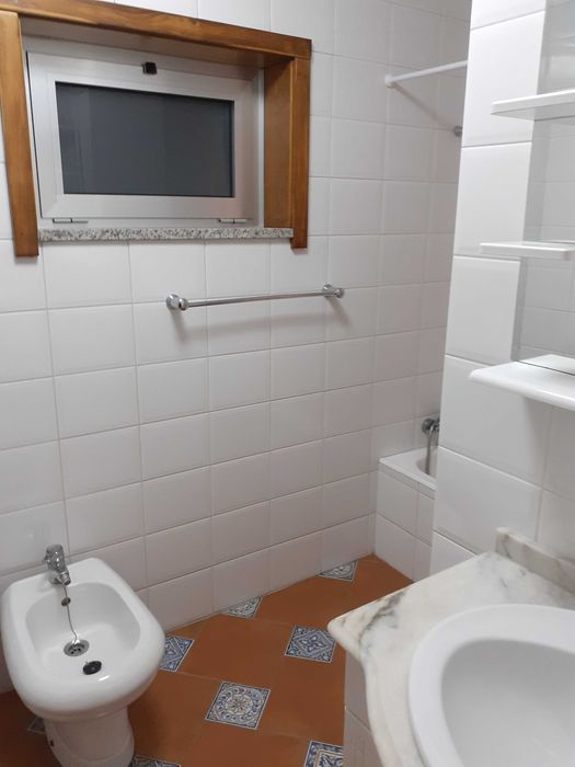 Aluga-se quarto suíte próximo do Hospital Magalhães Lemos