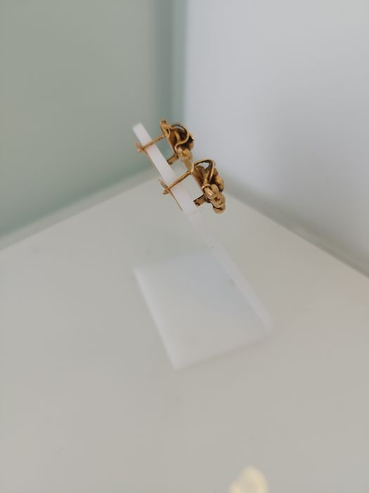 Par de brincos em ouro de 19,2kt